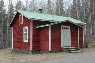 Kuva: Asuinrakennus Skinnarilan hovin länsipuolella.&nbsp;(Minna Pesu&nbsp;27.4.2005)
