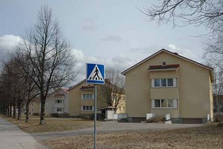Kuva: Lentäjäntie, Leiri, kortteli 16. Etualalla Lentäjäntie 5.&nbsp;(Minna Pesu&nbsp;3.5.2005)