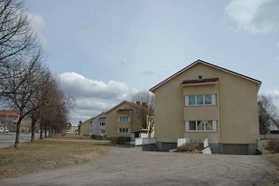 Kuva: Lentäjäntie, etualalla nrot 3 ja 5.&nbsp;(Minna Pesu&nbsp;3.5.2005)
