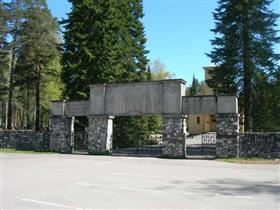 Kuva: Hautausmaan pääportti.&nbsp;(Miikka Kurri&nbsp;18.5.2009)
