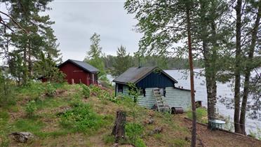 Kuva: Saunarakennus on omalaatuinen koristeellinen 1940-luvun tuotos, joka istuu romanttiseen henkeen.&nbsp;(Dan Ronimus&nbsp;5/2022)