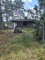 Kuva: Rannassa sijaitseva tavanomaisempi sauna.&nbsp;(Dan Ronimus&nbsp;5/2022)