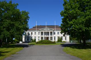 Kuva: Kaukaankatu 26, Kaukaan edustuskerho, kaakosta päin kuvattuna.&nbsp;(Päivi Makkonen&nbsp;2026)