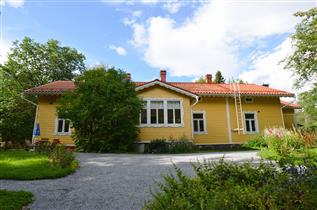 Kuva: Saimaan kanavan museon päärakennus kaakosta päin kuvattuna.&nbsp;(Päivi Makkonen&nbsp;2026)
