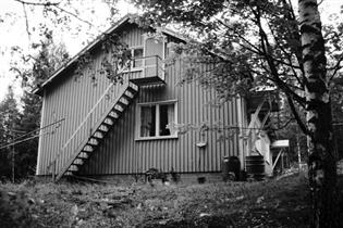 Kuva: Asuinrakennus kaakosta.&nbsp;(Iiris Virtasalo&nbsp;1999)