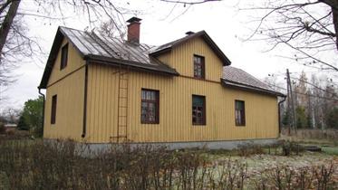 Kuva: Päärakennus pohjoiseen.&nbsp;(Niina Ahlfors&nbsp;lokakuu 2012)
