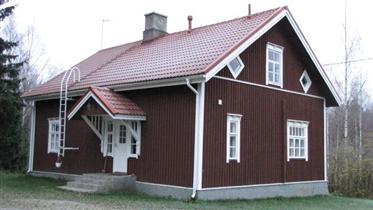 Kuva: Päärakennus pohjoiseen.&nbsp;(Niina Ahlfors&nbsp;lokakuu 2012)