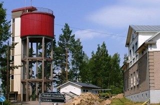 Kuva: Savitaipaleen vesitorni ja Kivikoulu&nbsp;(Teija Ahola&nbsp;2010)